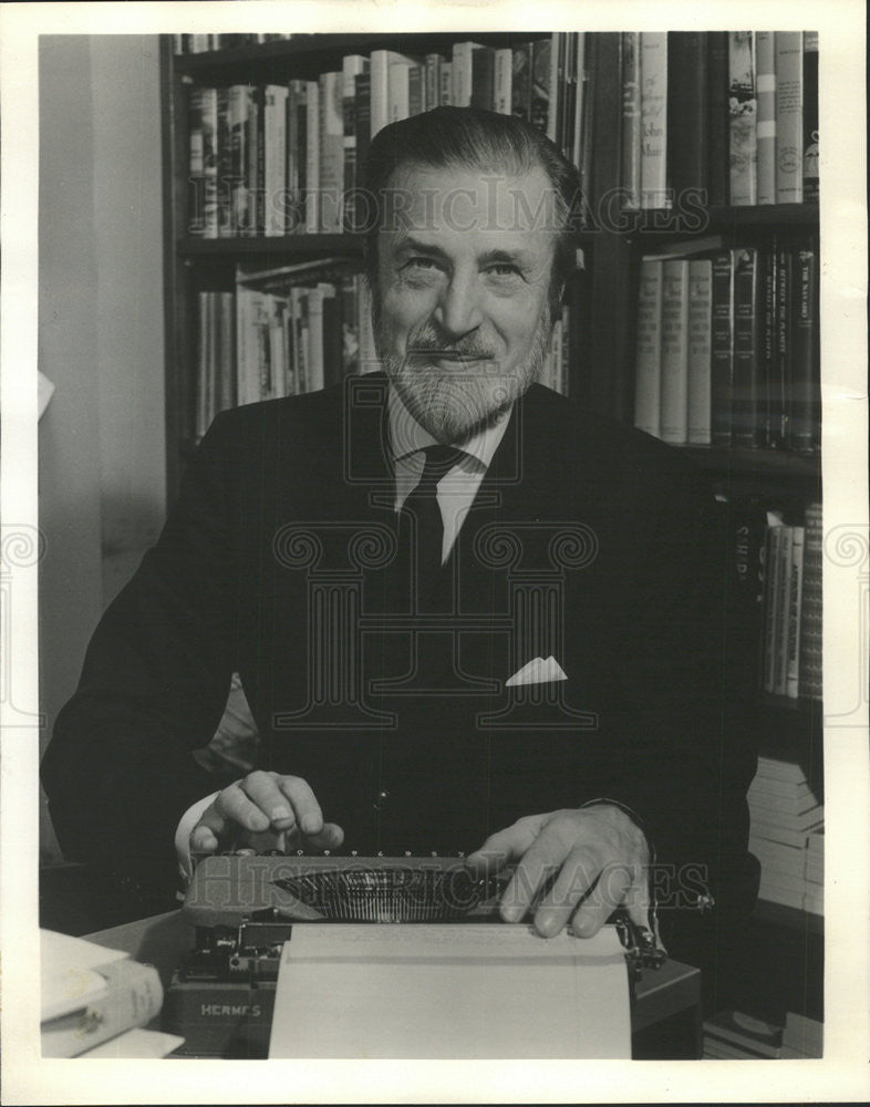 1962 Press Photo Robert St. John, Foreign correspondent - Historic Images