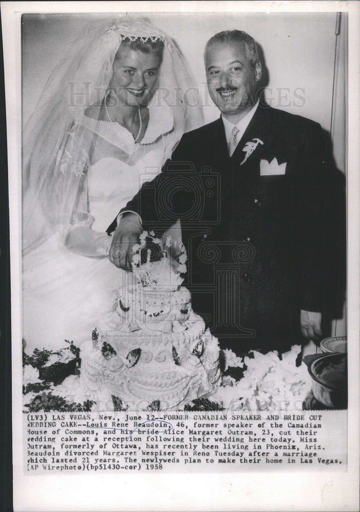 1958 Press Photo Louis Rene Beaudoin and bride Alice Margaret Outram - Historic Images