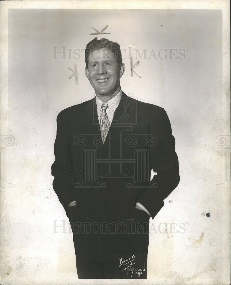 1960 Press Photo Rudy Vallee, singer - Historic Images