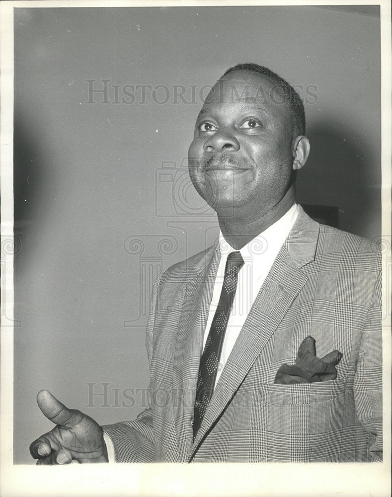 1966 Press Photo TOMMY WELLS ASSISTANT SUPERNATANT HOUSE CORRECTION - Historic Images