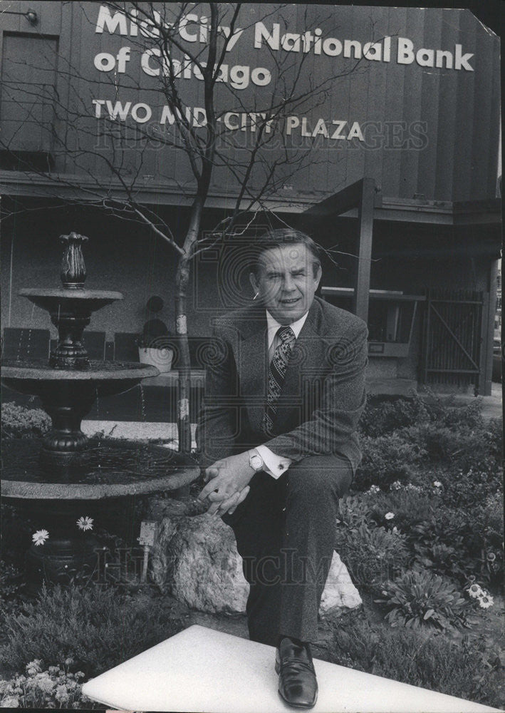 1975 Press Photo Mid-City National Bank&#39;s Kenneth Skopec In Chicago - Historic Images