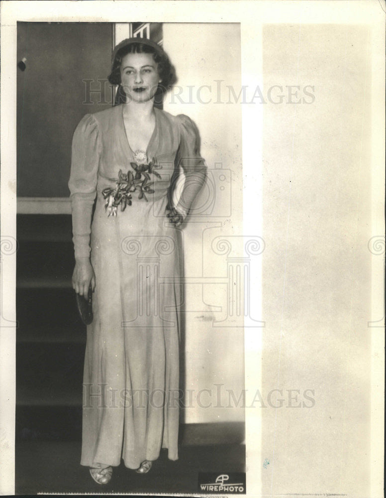 1937 Press Photo Miss Pauline Warren Bride-To-Be of Potter D&#39;Orsay Palmer - Historic Images