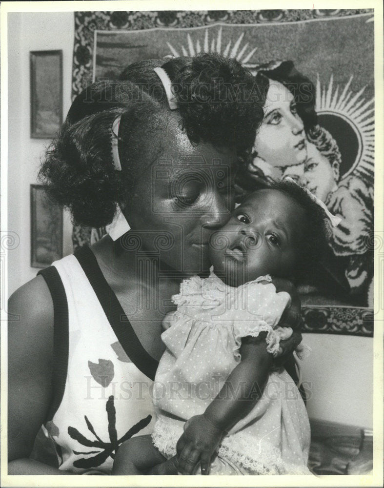 1986 Press Photo Edna Marie Brown , 3 mo old Shenita after heart surgery - Historic Images