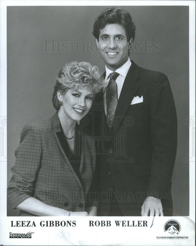 press photo Leeza Gibbons and Robb Weller host &quot;Entertainment this Week&quot; - Historic Images