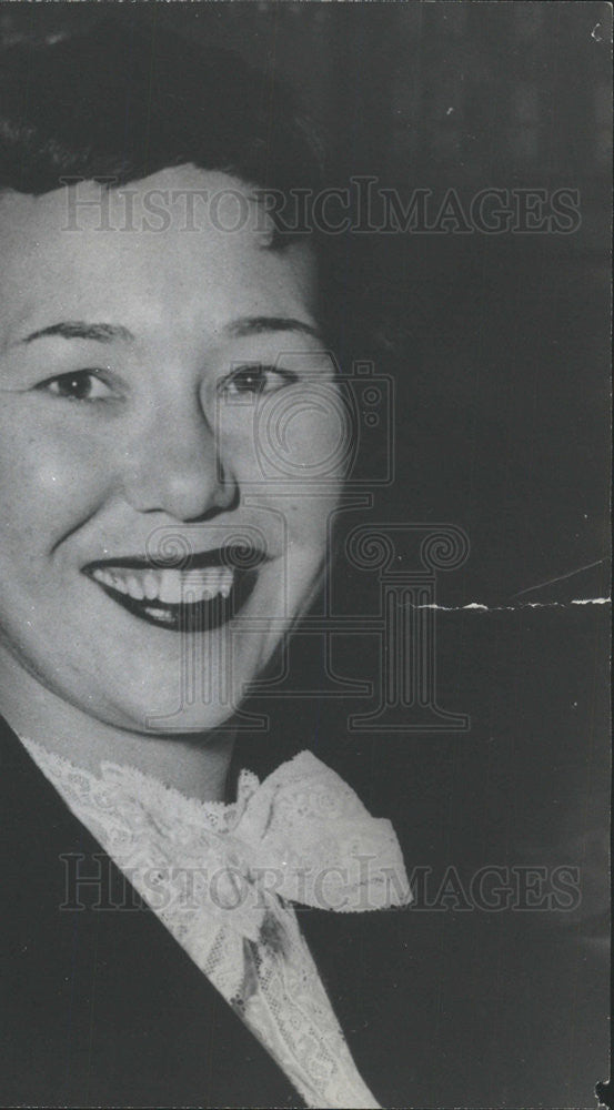 press photo Mrs. George Weller all smiles - Historic Images