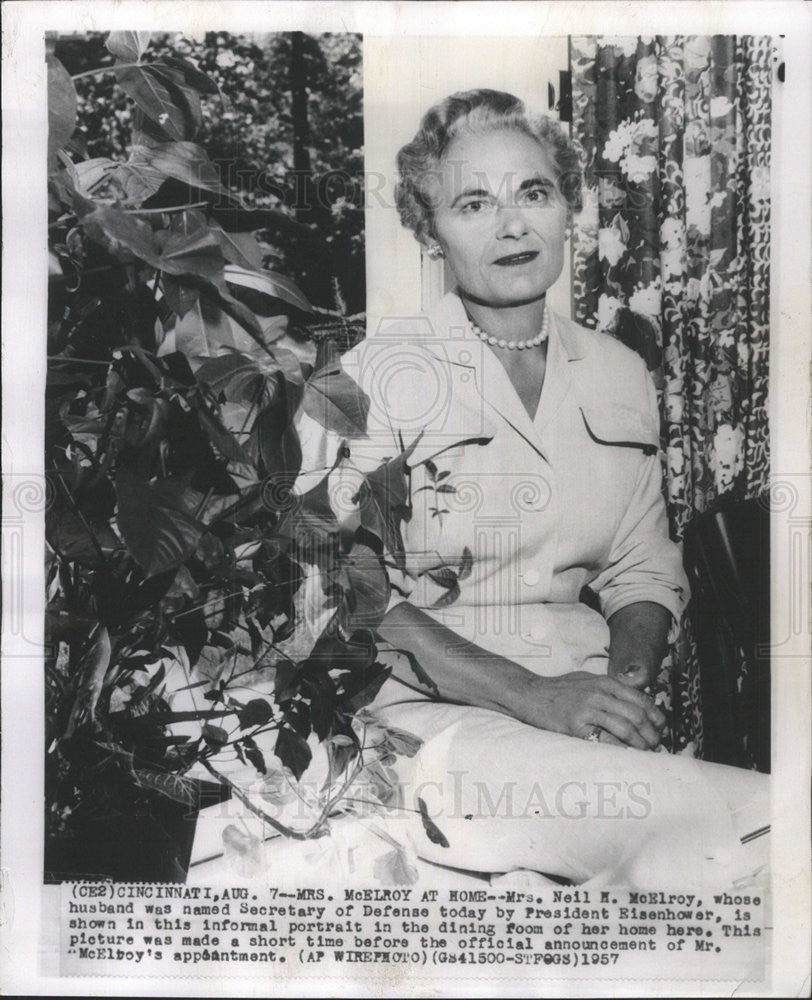 1957 Press Photo Mrs. Neil M. McElroy, Wife Of Eisenhower Secretary of Defense - Historic Images