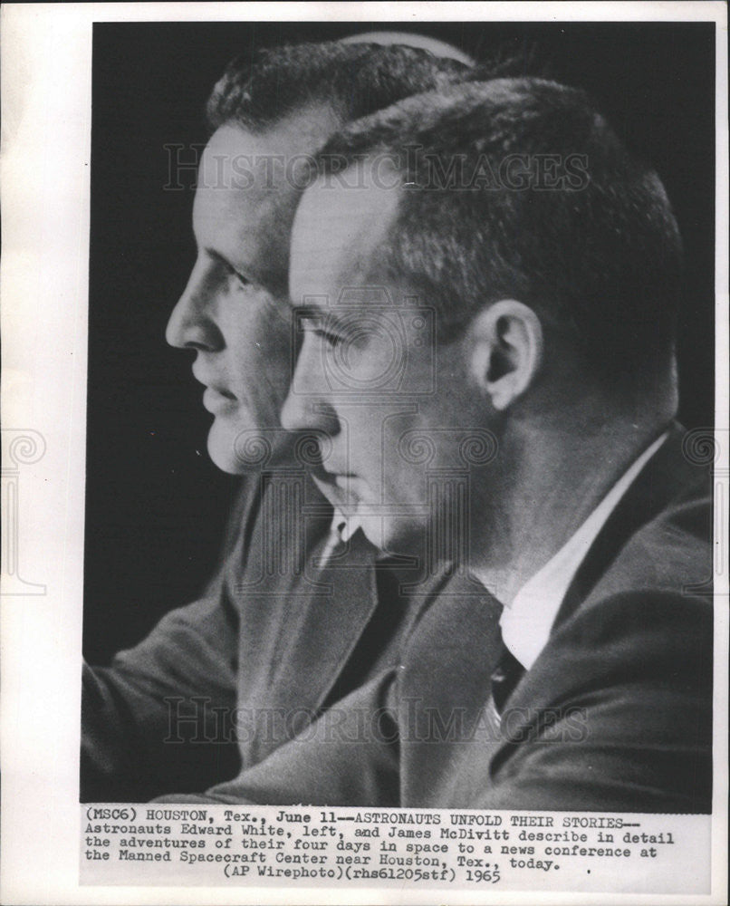 1965 Press Photo Astraunats Edward White and James McDivitt at press conference - Historic Images