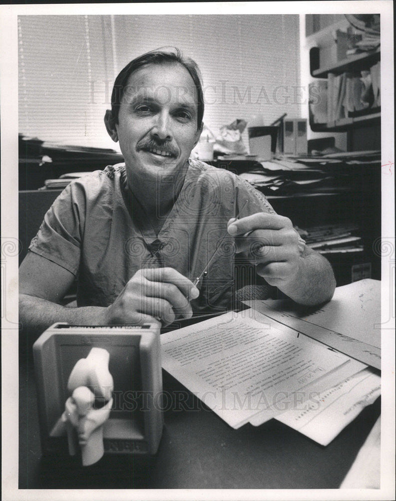 1988 Press Photo David Smith, orthopedic surgeon - Historic Images