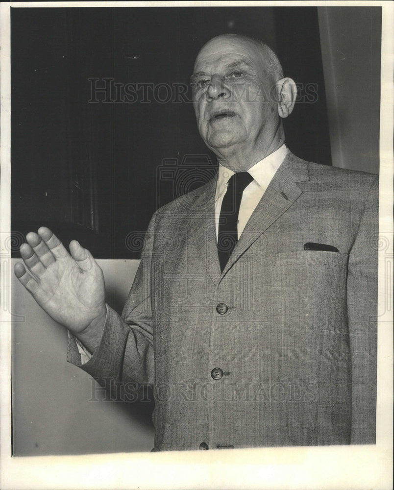 1964 Press Photo Corbett Smith Municipal Judge Sitting At Office Of State&#39;s Atty - Historic Images