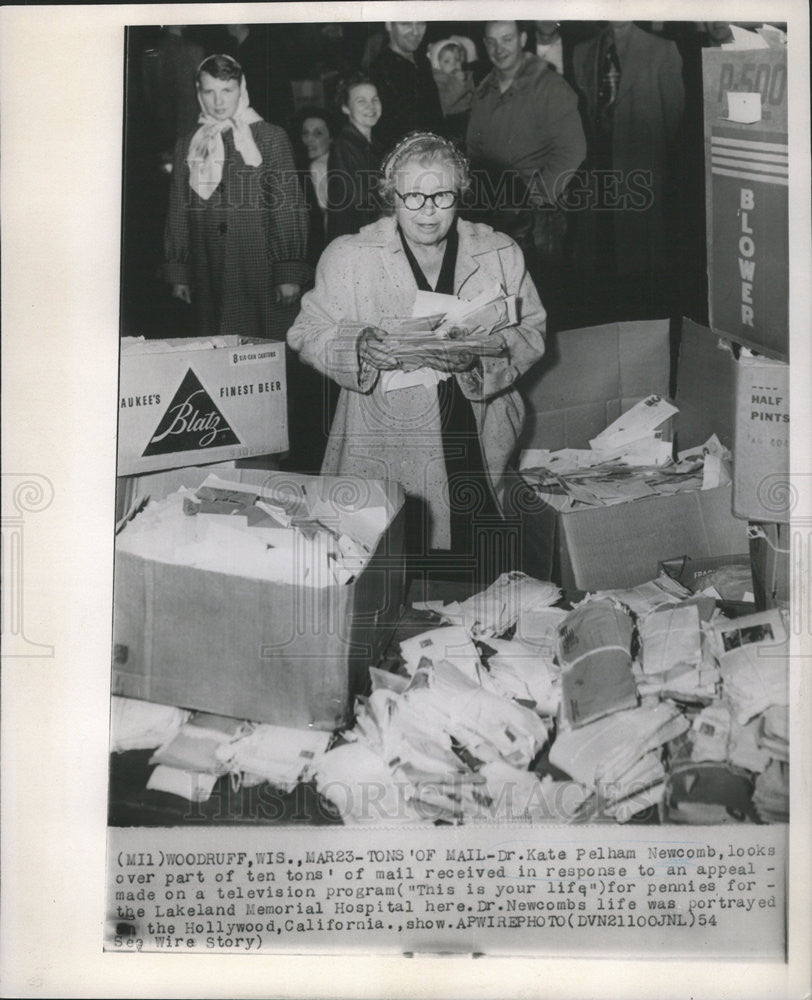 1954 Press Photo Dr Kate Pelham Newcomb - Historic Images