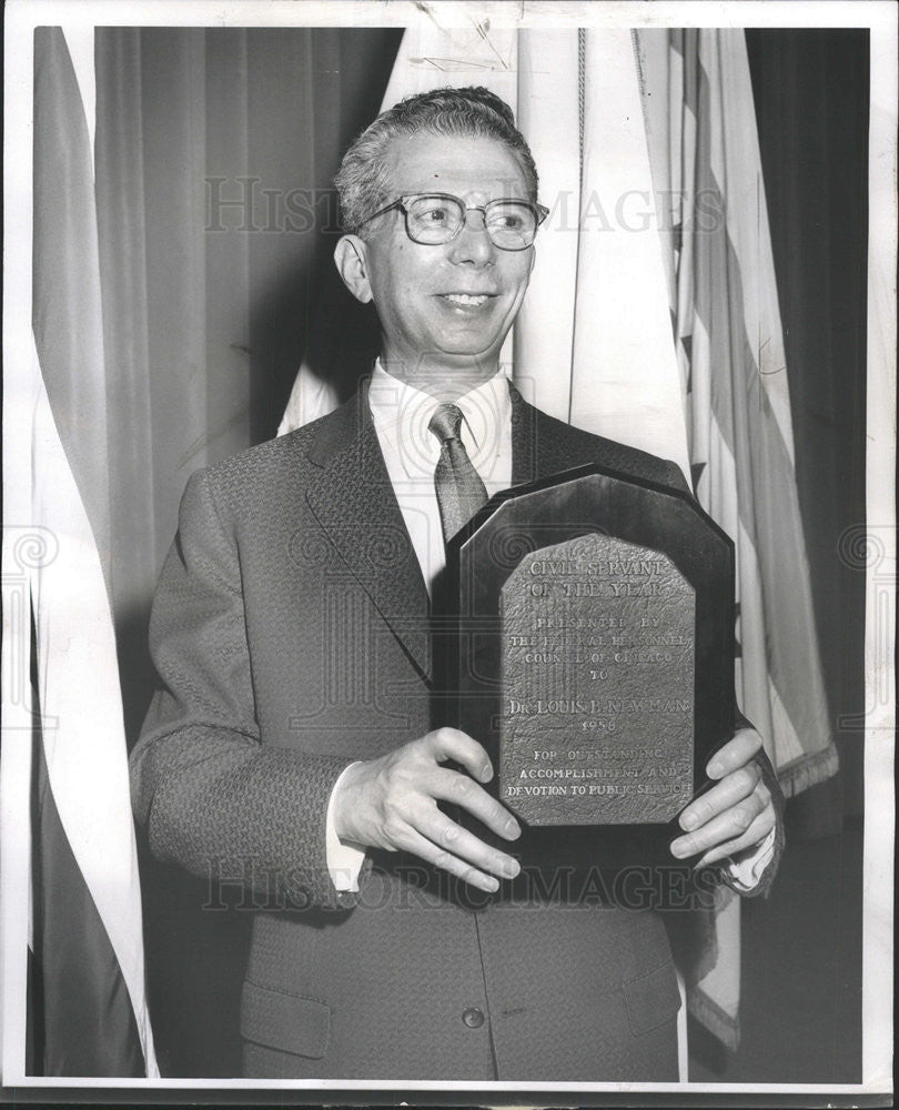 1958 Press Photo DR. LOUIS B.NEWMAN CHIEF PHYSICAL MEDICINE REHABILITATION AWARD - Historic Images