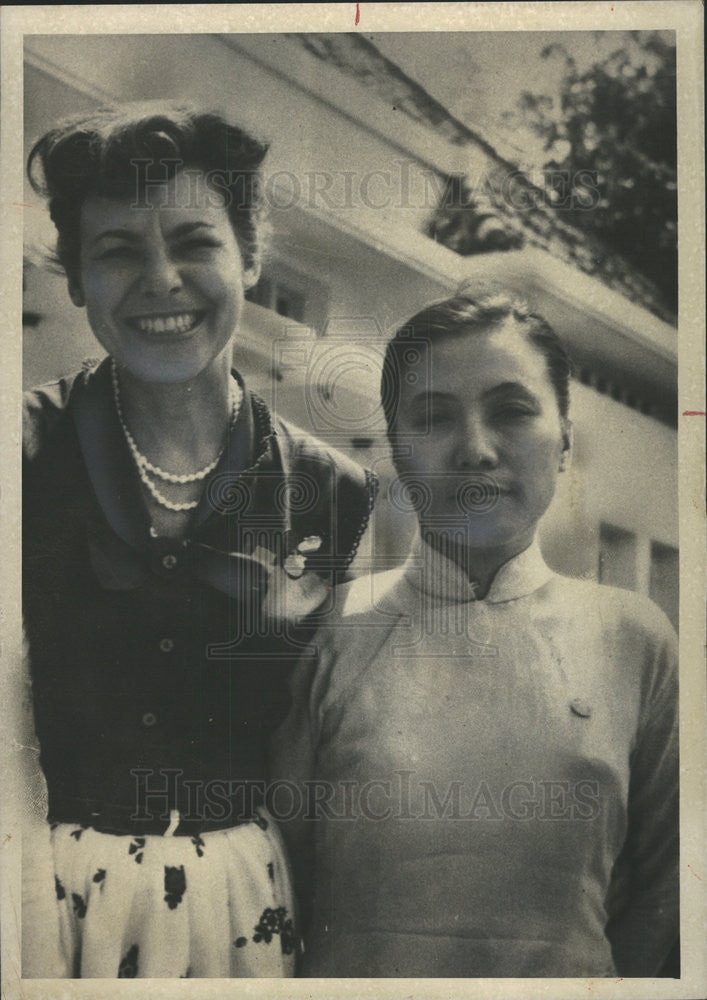 1968 Press Photo Mrs Sidney Lens and Mrs. Nguyen Thi Binh, - Historic Images