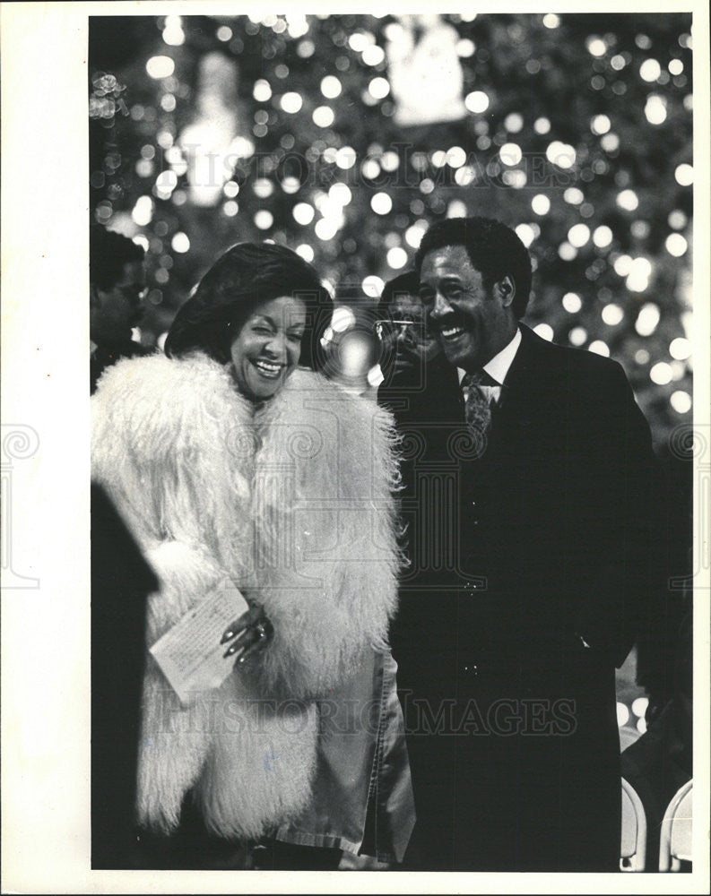 1987 Press Photo Mary Dee Mc Christmas Tree Lightening Ceremony - Historic Images