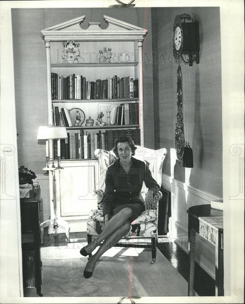 1963 Press Photo Mrs. William A. Boone Sits in Small Study Antique French clock - Historic Images