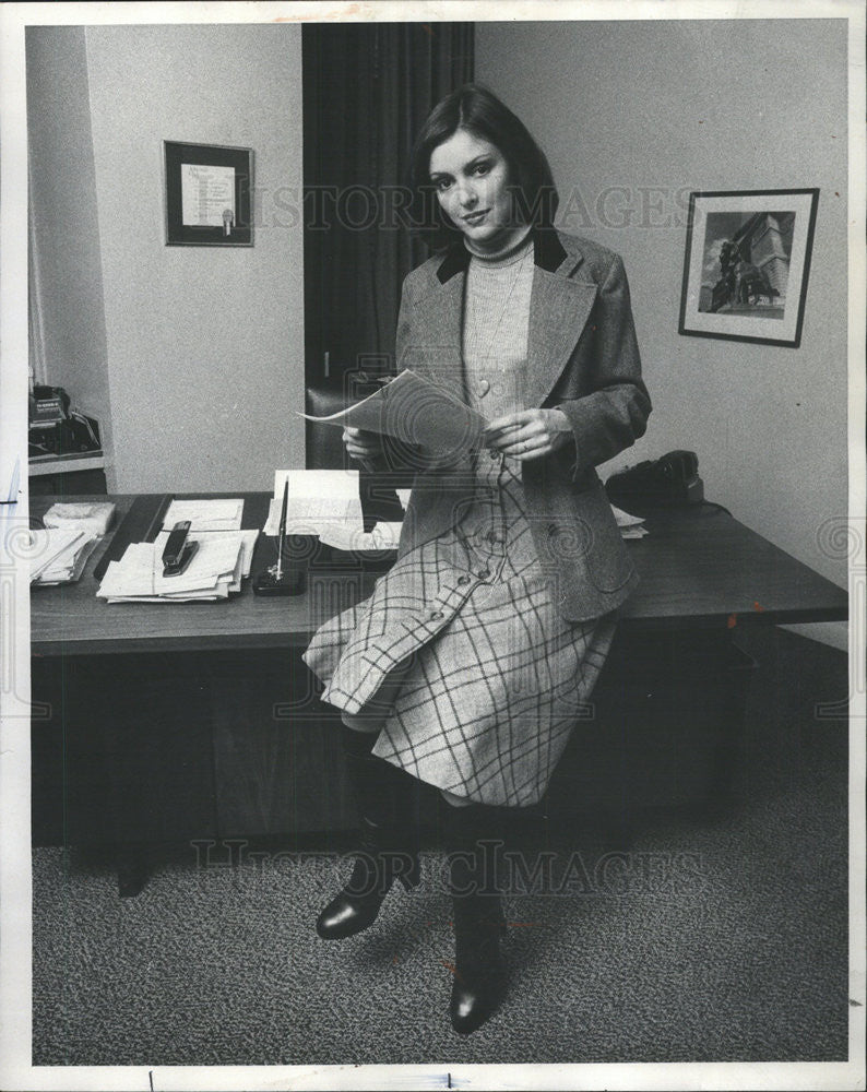 1975 Press Photo  CYNTHIA NEWHOUSE MODEL BLAZER OUTFIT - Historic Images