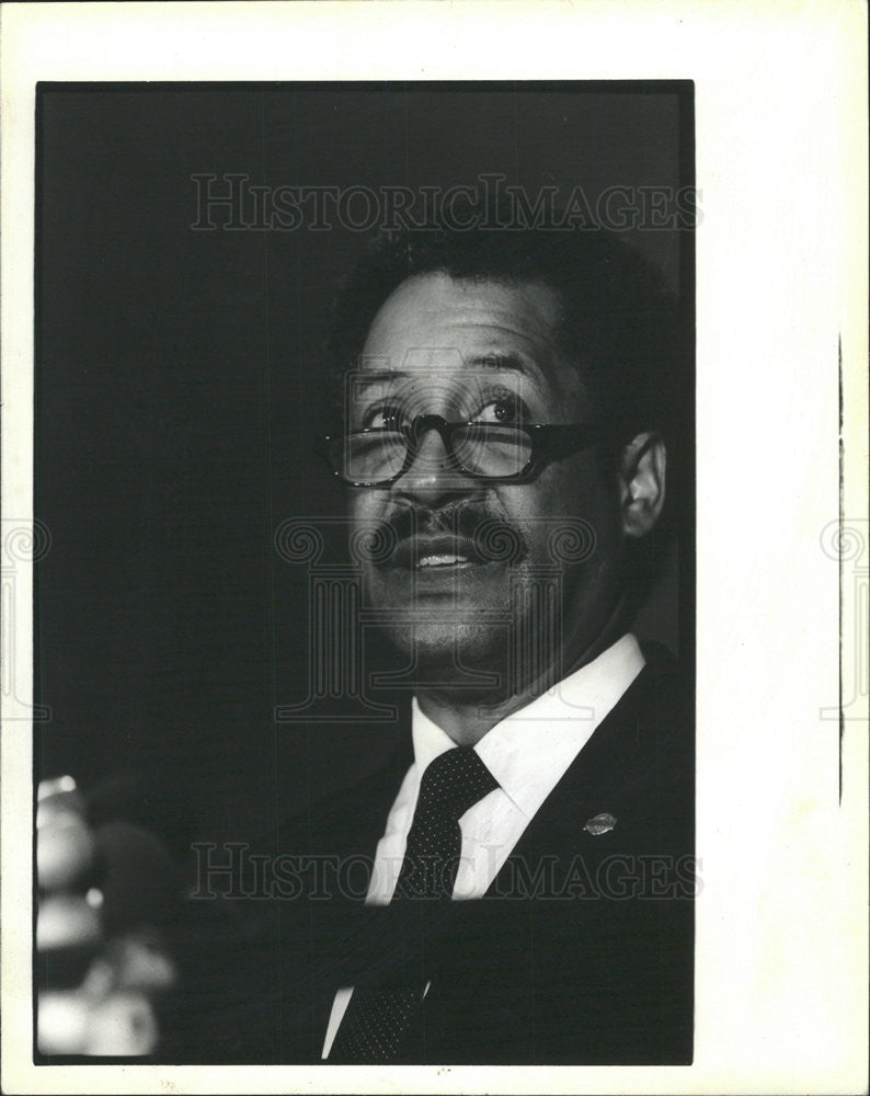 1988 Press Photo Eugene Sawyer Speaks On Behalf Of Martin Luther King - Historic Images