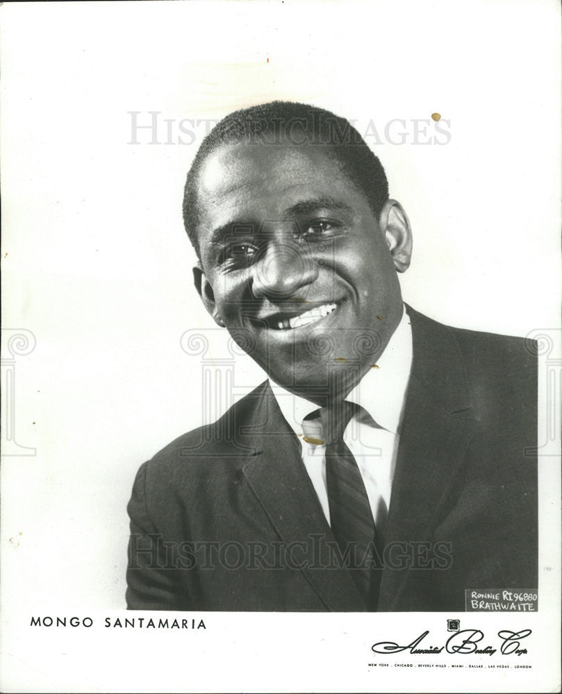 1975 Press Photo Mongo Santamaria Bongo Player - Historic Images