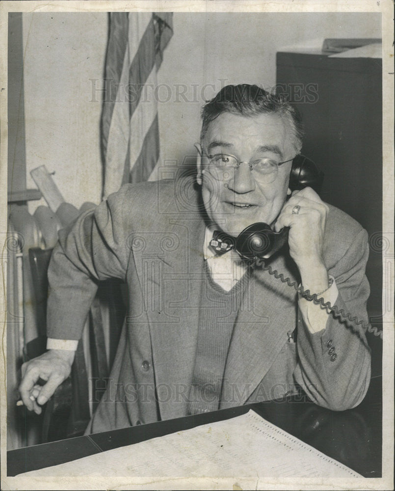 1950 Press Photo Henry J. Sandusky Press of Cicero Receiving
Congratulations - Historic Images