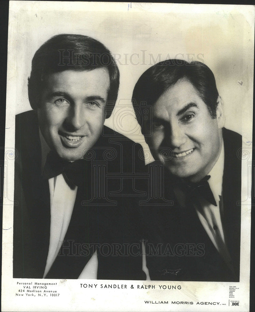 1968 Press Photo Sandler and  Young open their act in Palmer Houses Empire Room - Historic Images