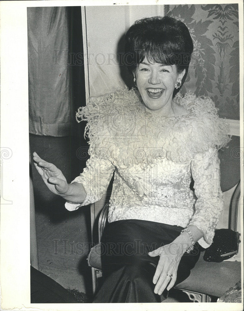 1965 Press Photo William McDonald Woman Board Illinois Children Home Aid Society - Historic Images