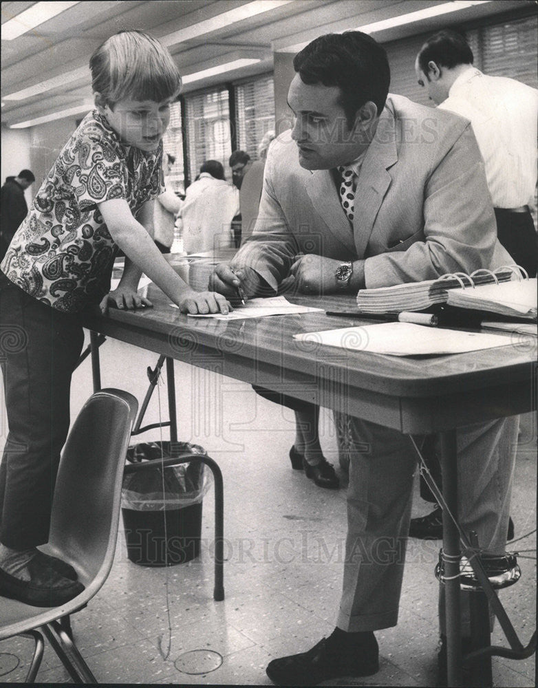 1968 Press Photo Mitchell Reynolds,6yr old taxpayer,Ronald Atlas - Historic Images