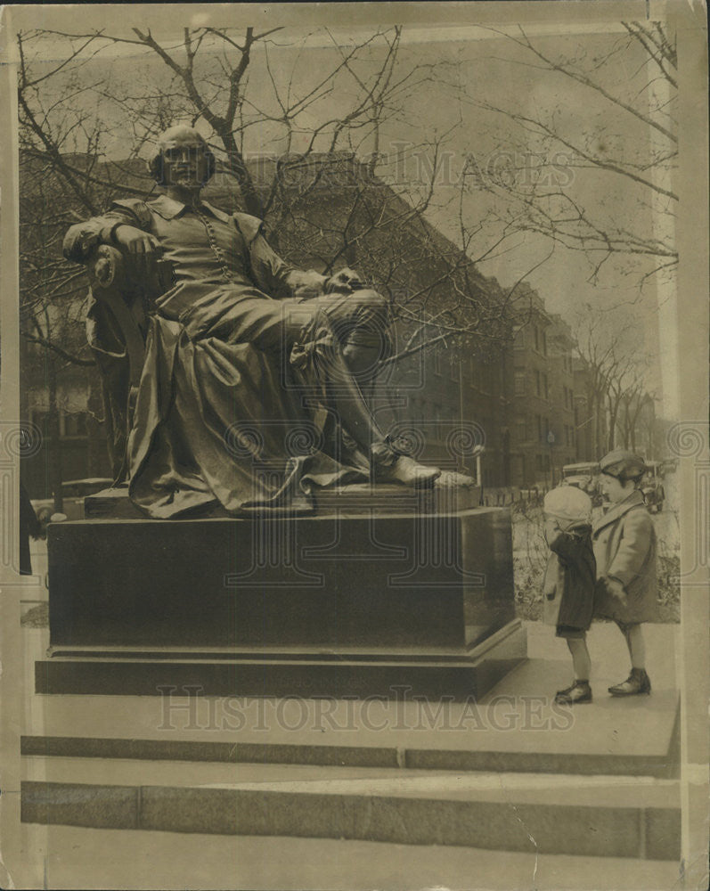 1997 Press Photo William Shakespeare statue in Chicago - Historic Images