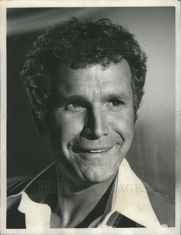 1977 Press Photo Wayne Rogers Actor Mitzi Zings Spring CBS - Historic ...