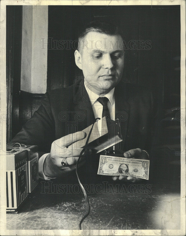 1966 Press Photo Will County State&#39;s Atty George Sangmeister Hold Black Flight - Historic Images