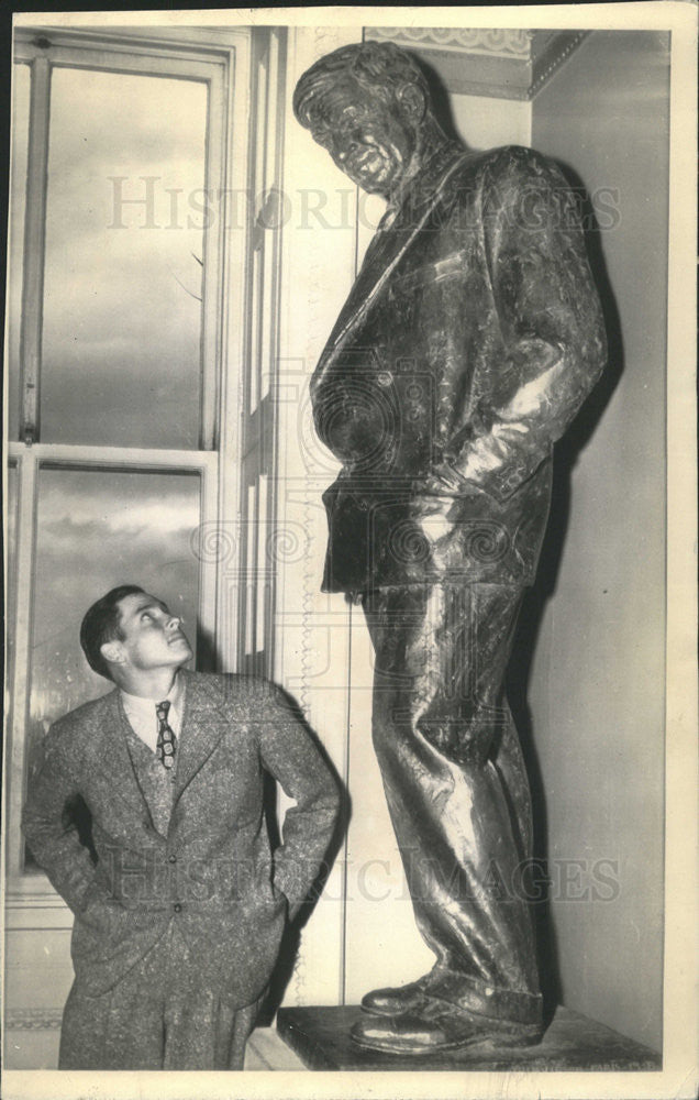 1943 Press Photo Representative Elect Will Rogers Jr comes Entrance to the House - Historic Images