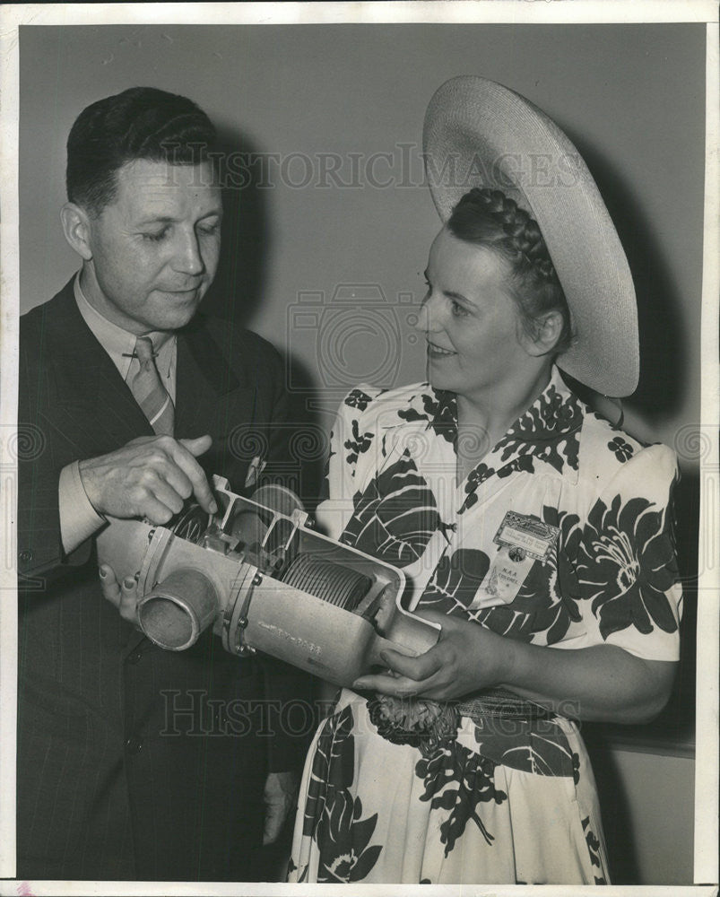 1941 Press Photo MRS. MAURICE RODDY WIFE TIMES AVIATION EDITOR - Historic Images