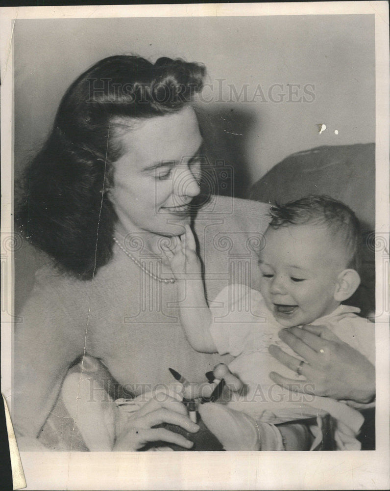 1952 Press Photo MRS. ROBERT WING BABY - Historic Images