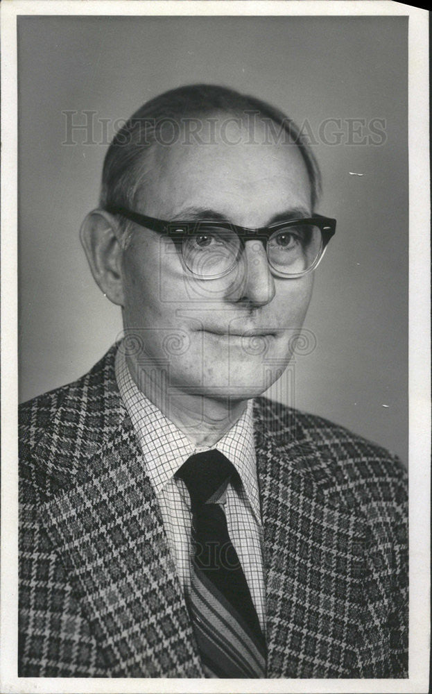 1977 Press Photo George B Siler Medical Director - Historic Images