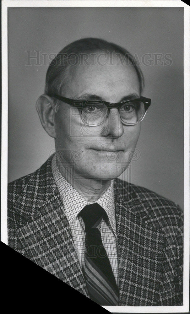 1977 Press Photo GEORGE B. SILER MEDICAL DIRECTOR  CHICAGO TRANSIT AUTHORITY - Historic Images