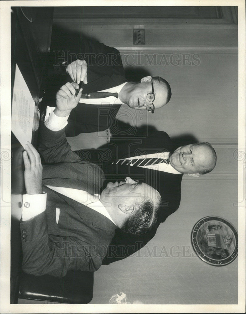 1963 Press Photo E. Douglas Schwantes Roy H. Olson Mayor Richard J. Daley - Historic Images