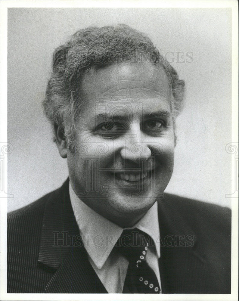 1983 Press Photo Howard Serlin American Business Executive Finance Advisor Mich - Historic Images