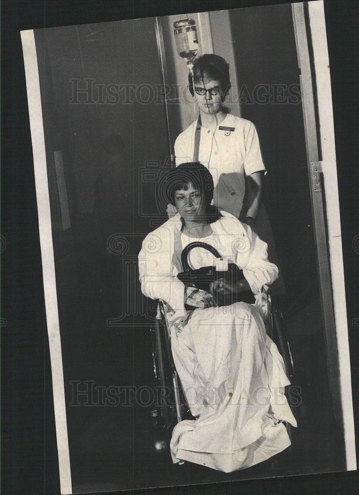 1970 Press Photo Mrs. Carol Warington American Indian Miss Mary Lou Pedretti - Historic Images