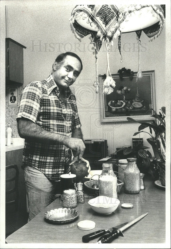 1978 Press Photo Roger Serbanji cooks - Historic Images