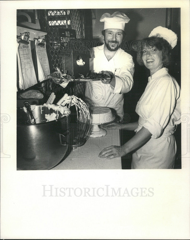 1985 Press Photo Grand Hotel Executive Herman Schwelger and His Wife Louise - Historic Images