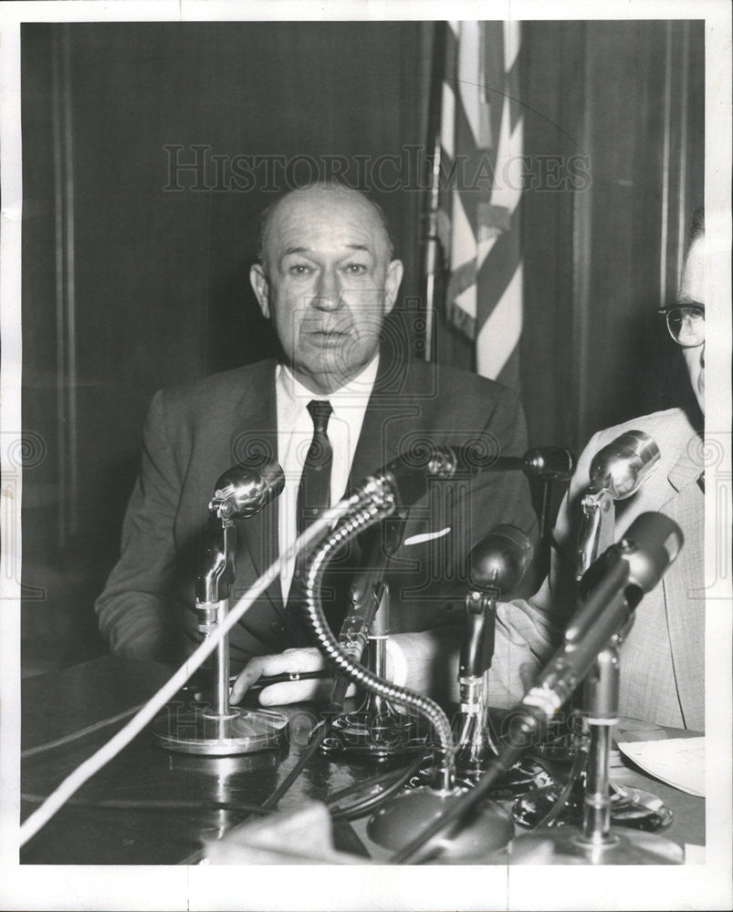 1959 Press Photo Police Captain Harry G Penzin Testify OLA Fire Inquest - Historic Images