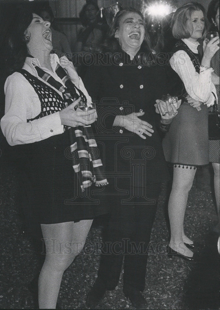1969 Press Photo SCULPTRESS BEVERLY PEPPER ABIGAIL FREE MISS PEPPER&#39;S EXHIBIT - Historic Images