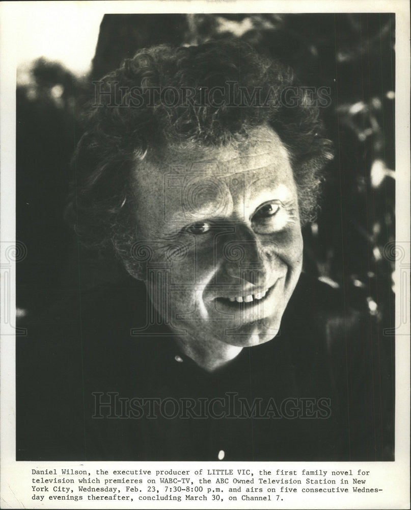 1977 Press Photo Daniel Wilson American Television Host Novelist Chicago Ill - Historic Images