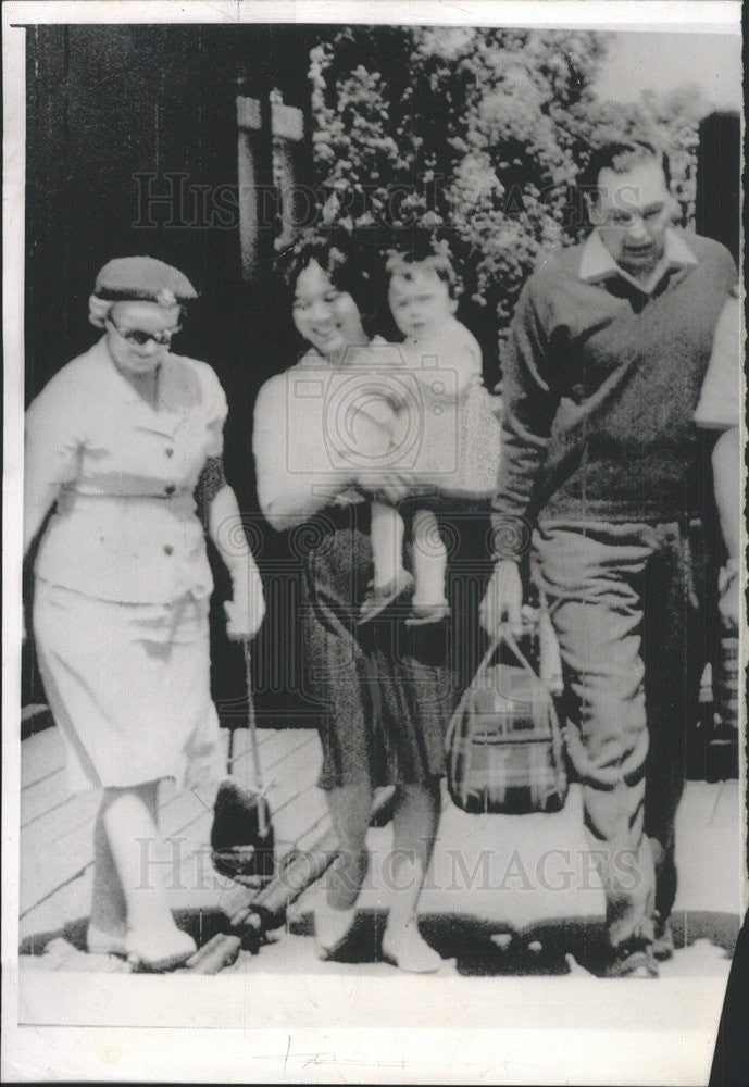 1965 Press Photo Morris R. Wills Korean War Turncoat with his Chinese wife Baby - Historic Images