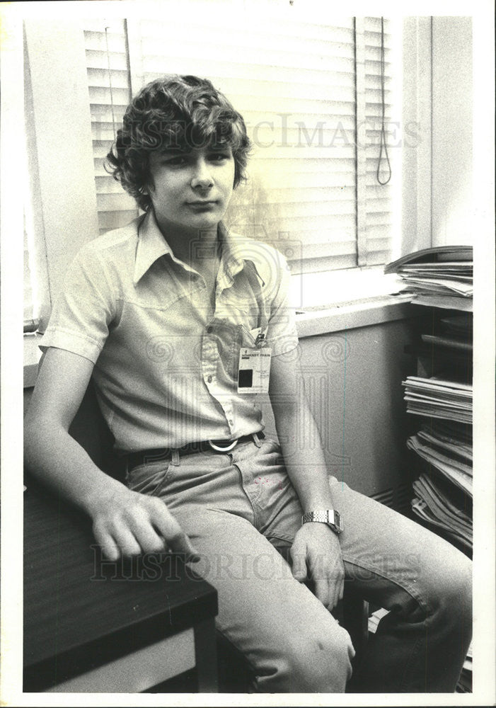 1979 Press Photo Randy Schrieder American Agent Roger Simon Office Chicago - Historic Images