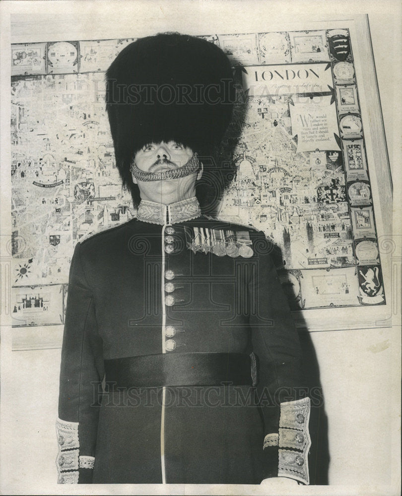 1955 Press Photo Maj. Alastair Ritchie Queen Elizabeth Guard Member - Historic Images