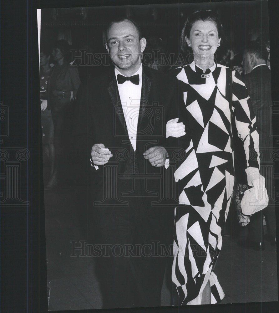 1967 Press Photo Mr. and Mrs. James T. Reid at Opera House and Mrs. Reid saw - Historic Images