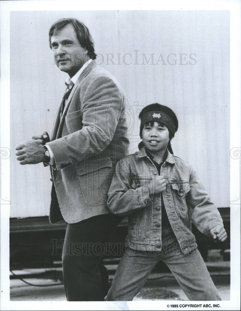 1988 Press Photo ERNIE REYES, JR AMERICAN ACTOR DIRECTOR GIL GERARD - Historic Images