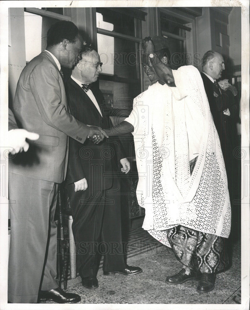 1958 Press Photo Prime Minister of Ghana Drl Kwame Nkrumah Greeted by Students - Historic Images