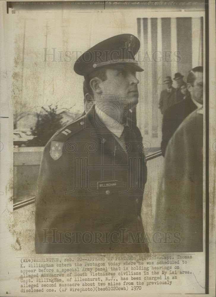 1970 Press Photo Thomas K.Willingham enters the Pentagon today. - Historic Images