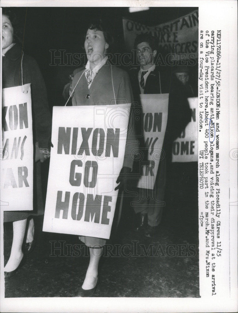 1958 Press Photo Piccadilly Circus Parade Against Nixon - Historic Images