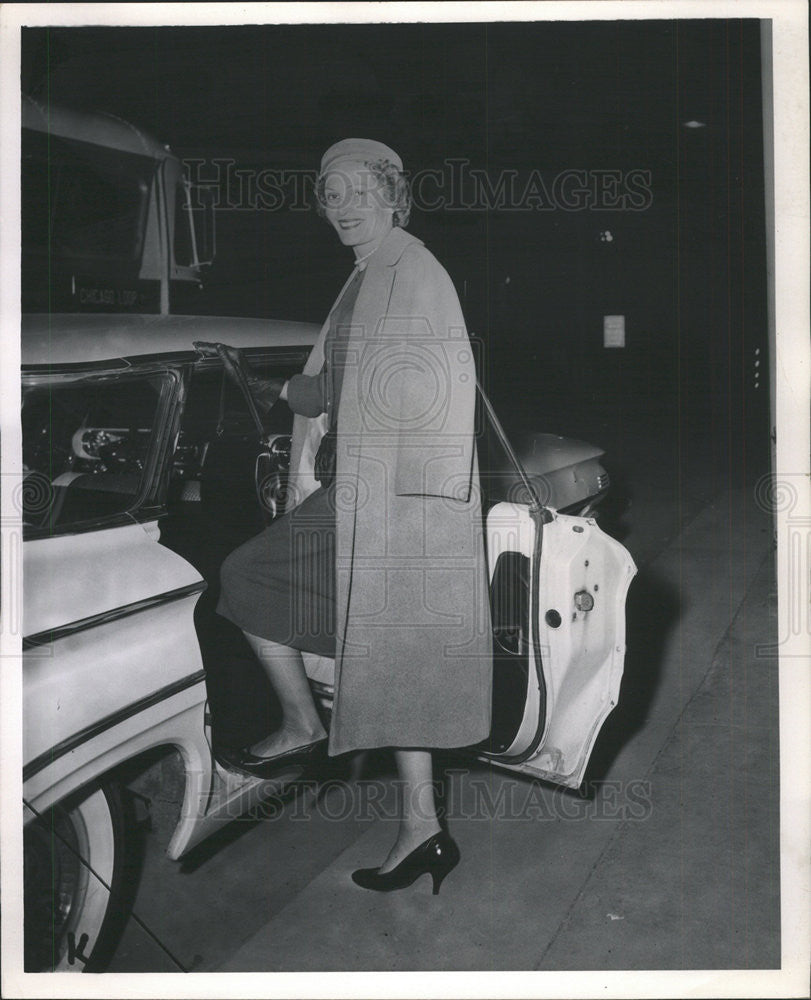 1960 Press Photo Pat Nixon President Leaves O&#39;Hare Field - Historic Images